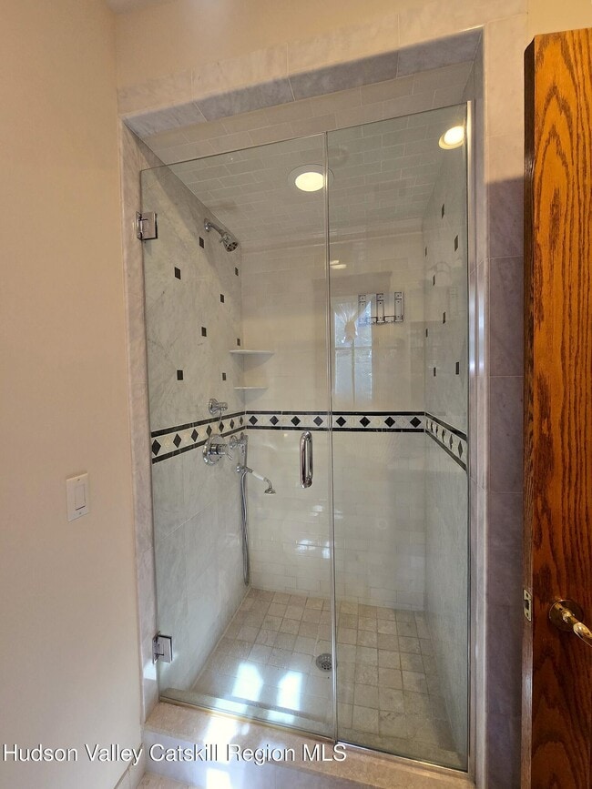 Building Photo - 84 Highland Rd