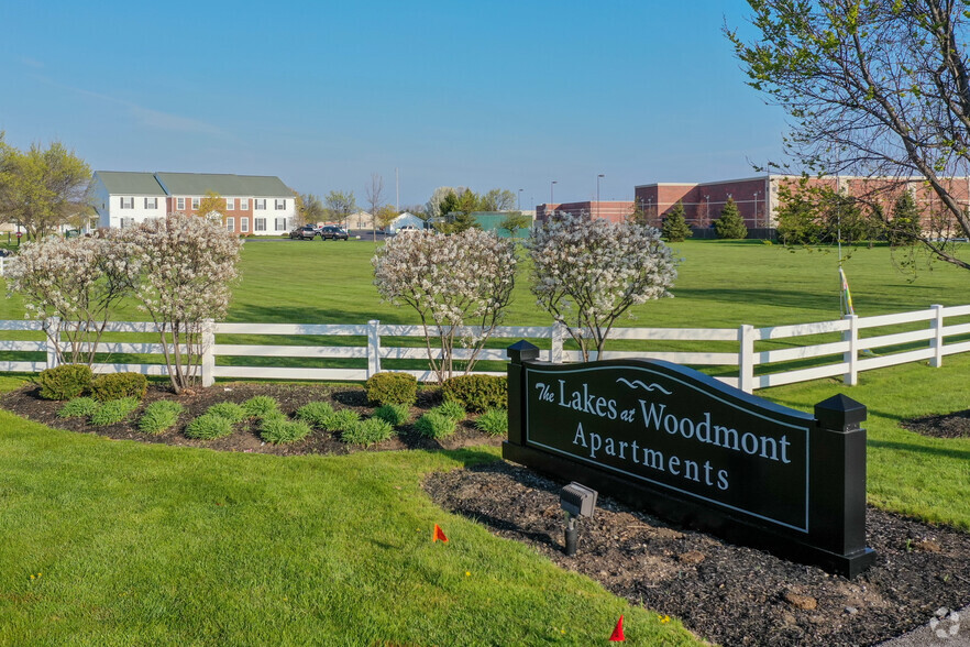 Entrance - Lakes at Woodmont