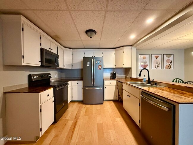 Building Photo - 5 Church St