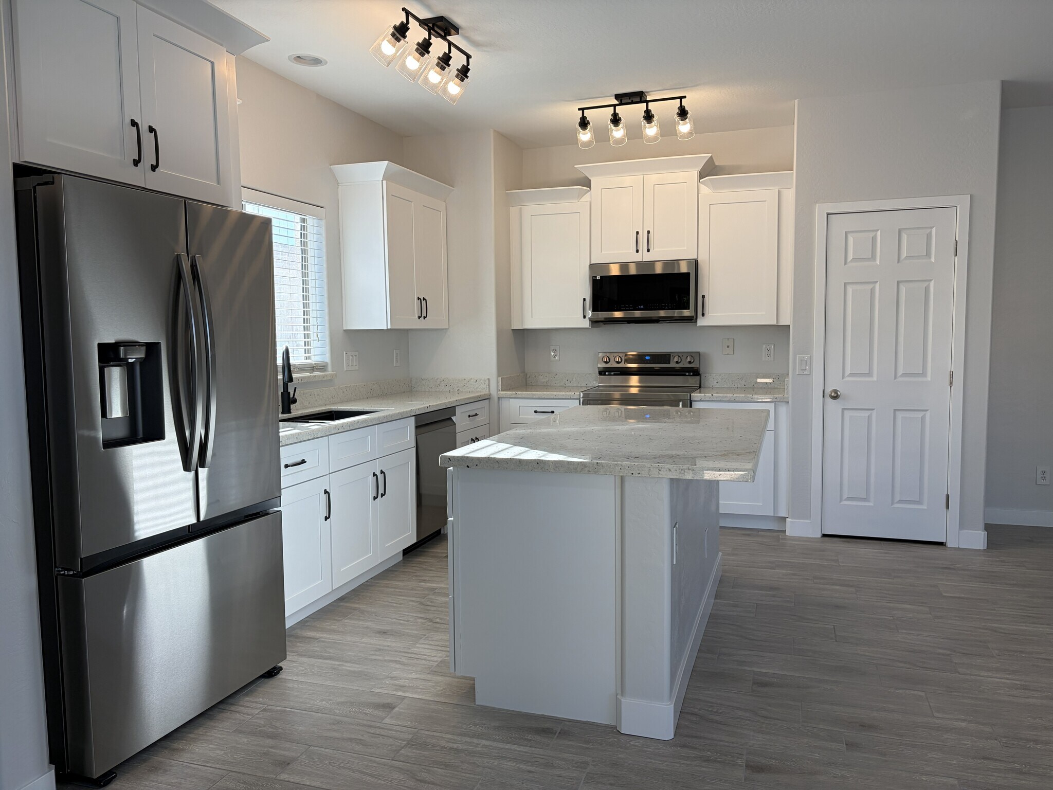 New Kitchen - 15642 W Devonshire Ave