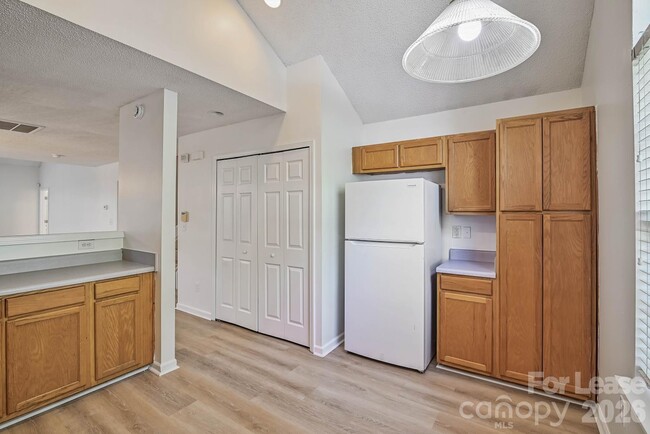 Building Photo - 10630 Sleigh Bell Ln