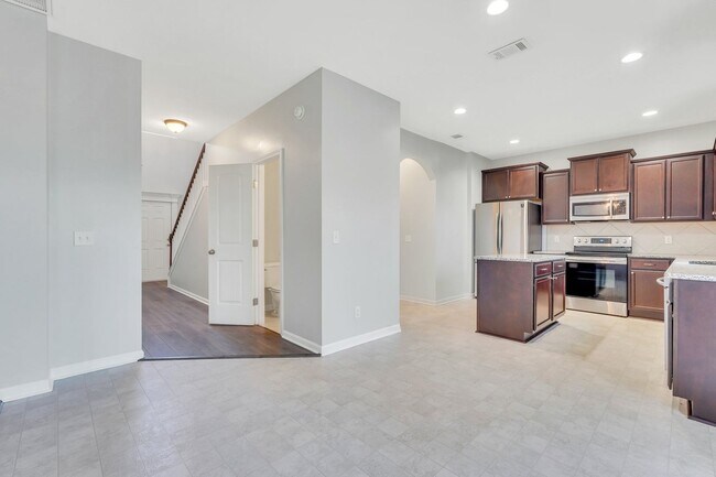 Building Photo - COMING EARLY JUNE 2026! (Pet Friendly)