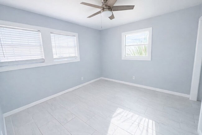 Building Photo - 2501 Crown Ave