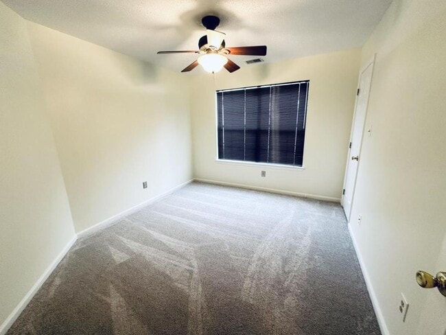 Building Photo - 3249 Fayette Dr