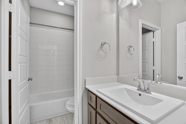 Building Photo - 6330 Oakbend Cir