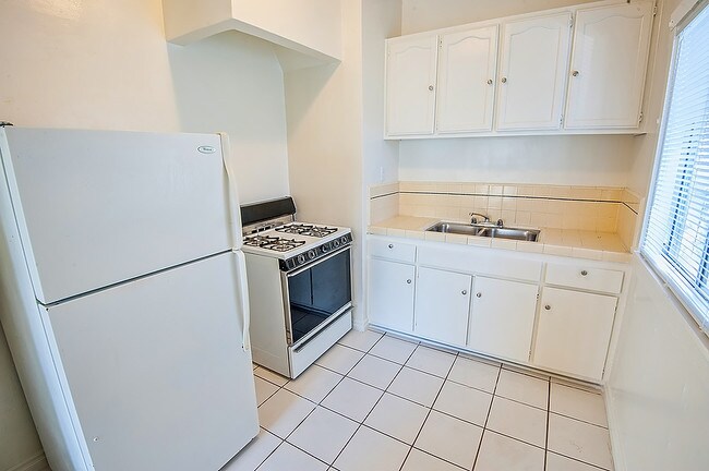 Building Photo - 2737 San Marino St