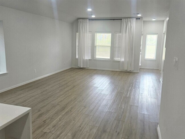 Building Photo - 15019 Crown Mnr Dr