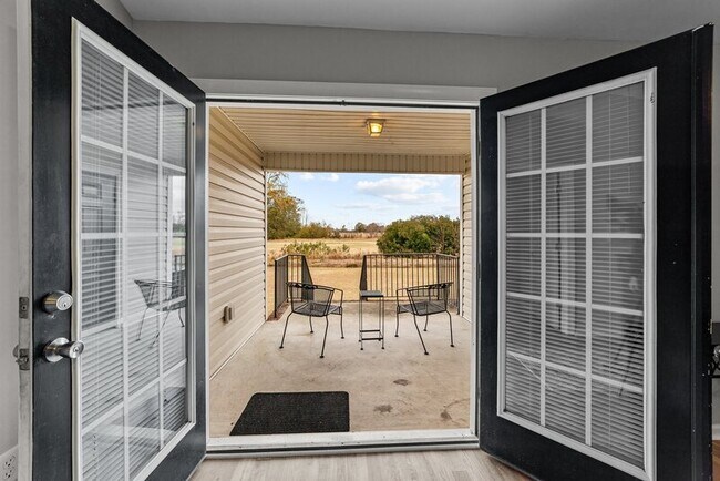 Building Photo - 2150 Oak Bend Dr