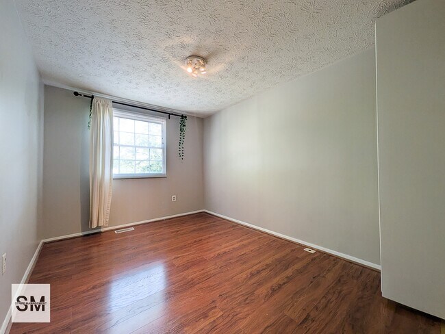 Building Photo - 14505 Farmcrest Pl