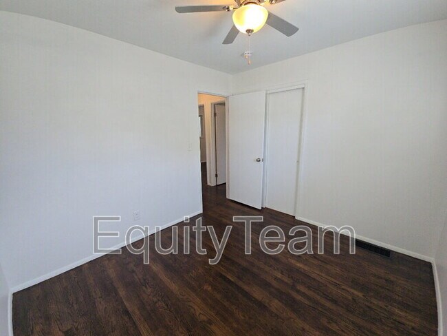 Building Photo - 120 Circle Dr