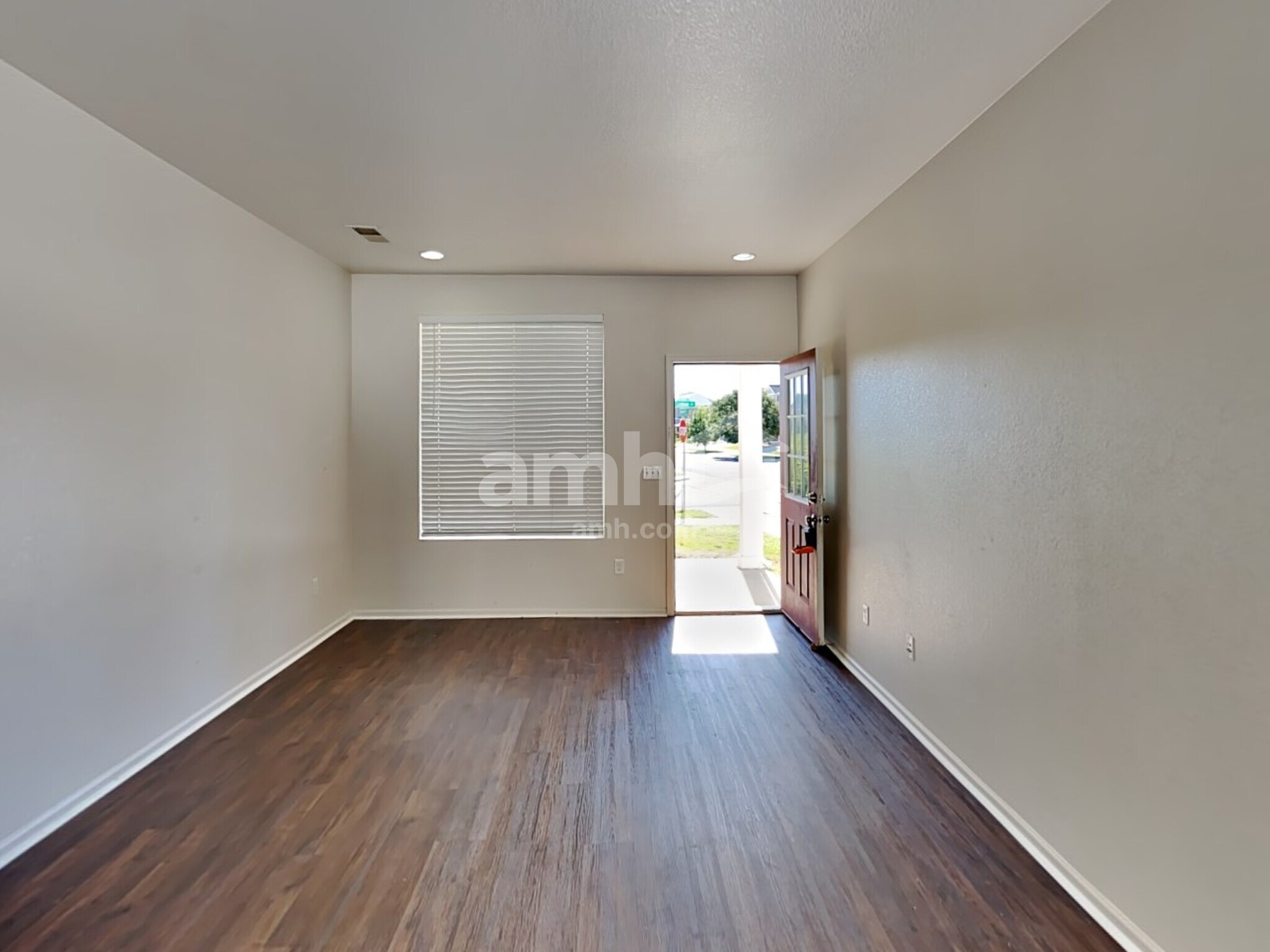 Building Photo - 5561 N Lisbon St