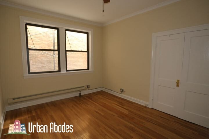 Building Photo - 4542 N Damen Ave