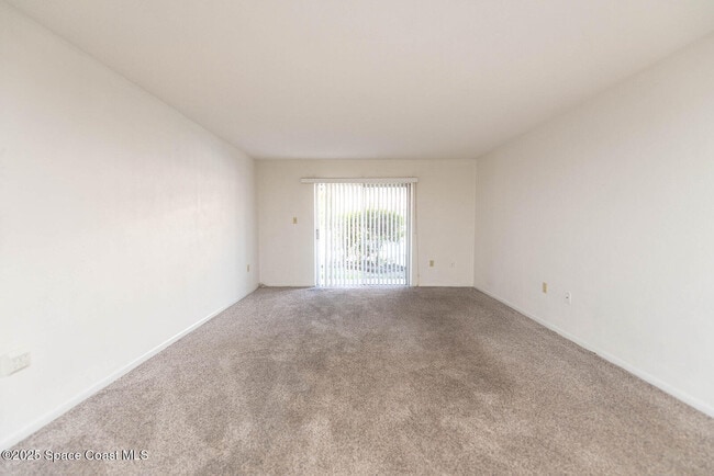 Building Photo - 2511 Country Club Dr
