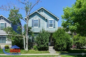 Building Photo - Cute home with engineered hardwood floorin...