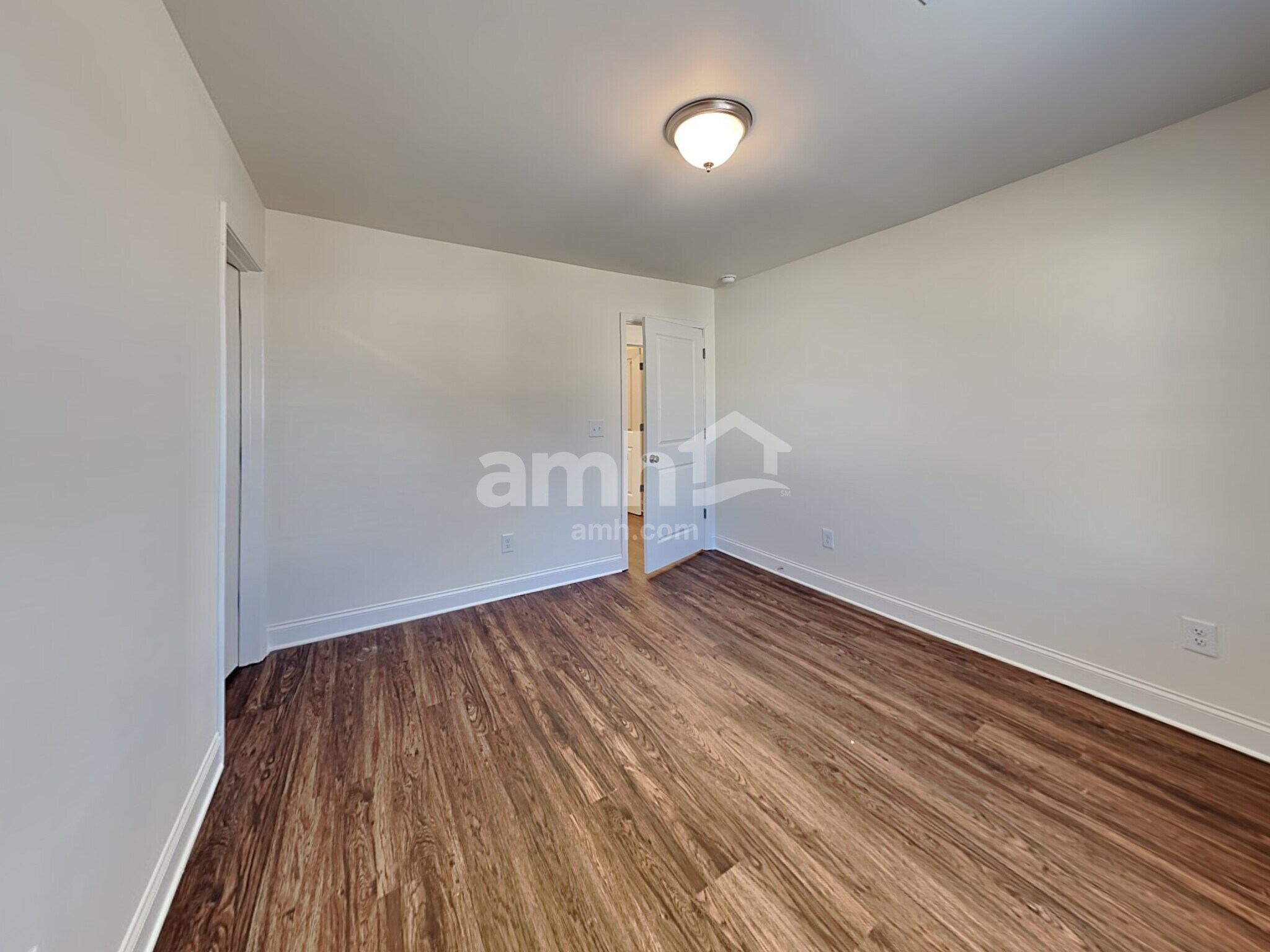 Building Photo - 534 Slew Dr