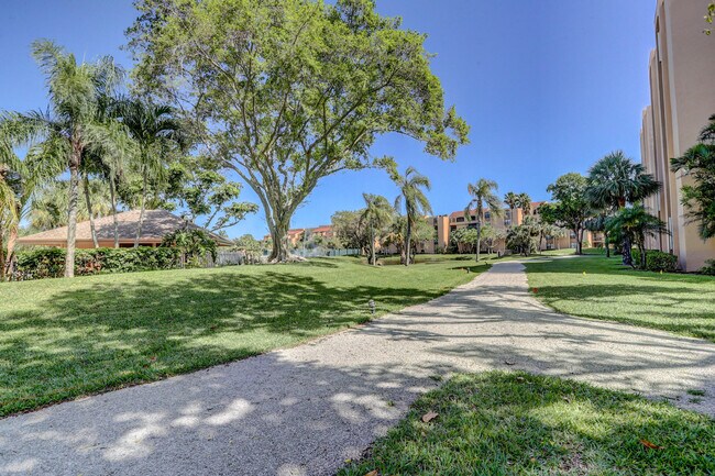 Building Photo - 450 Egret Cir