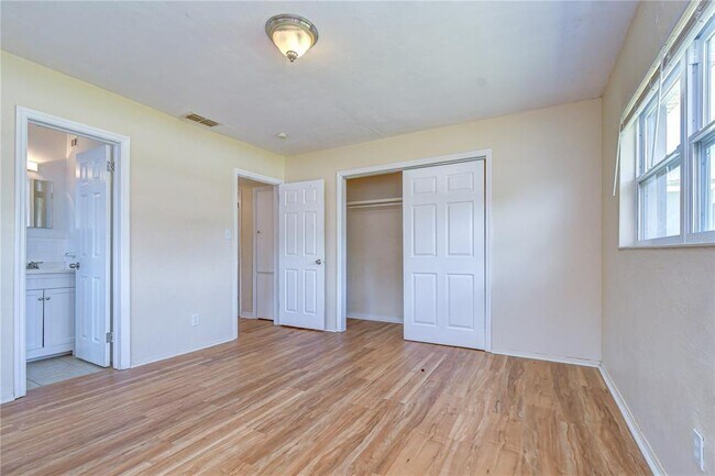 Building Photo - 5634 9th Ave N