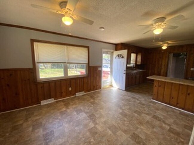 Building Photo - 103 Trail 4
