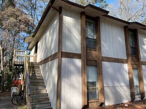 Building Photo - 2010 Bradford Ct