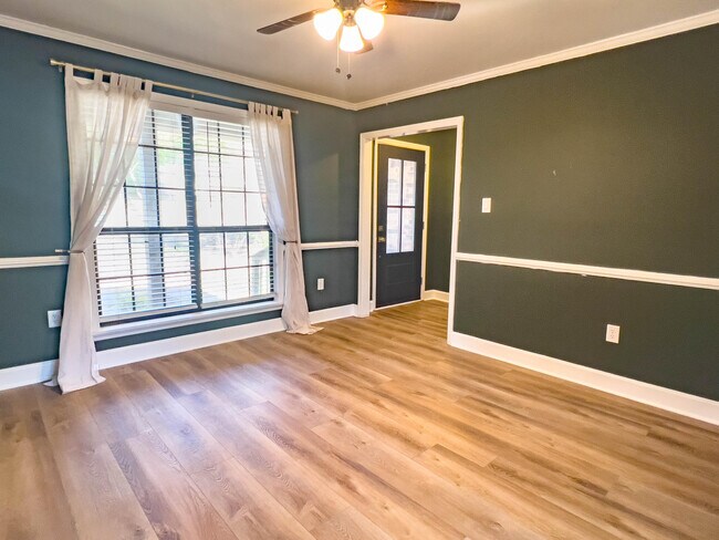 Building Photo - 4196 Hedgerow Ln