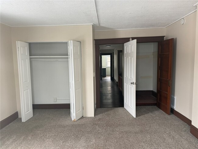 Building Photo - 414 Walnut St