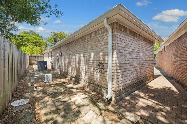 Building Photo - 6511 Pauma Dr