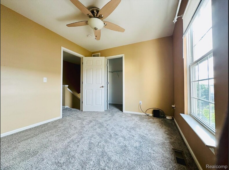 Building Photo - 44701 Ellery Ln