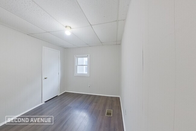 Building Photo - 122 S Longworth Ave