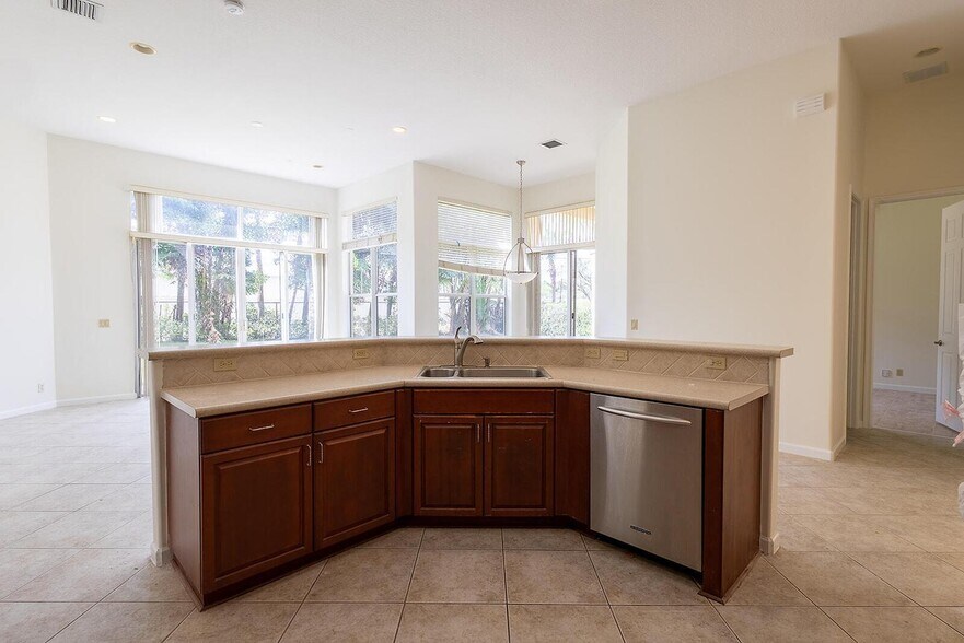 Building Photo - 6428 Garden Ct