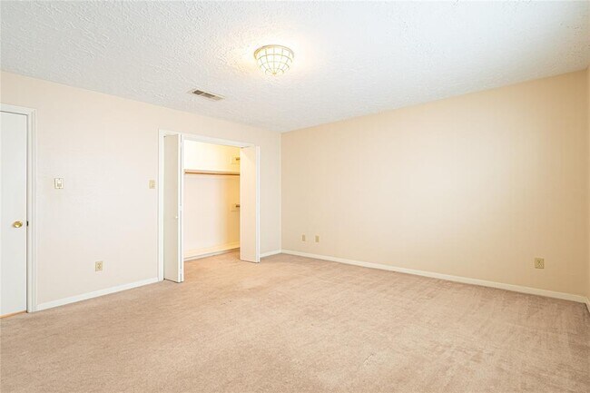Building Photo - 2306 Potomac Dr
