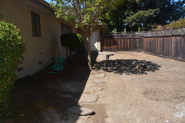 Building Photo - Desireable Lafayette - Reliez Valley 3 bed...