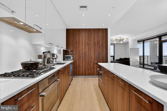 Building Photo - 1650 Silver Hill Dr