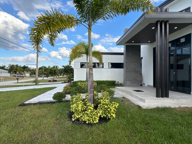 Building Photo - 1882 Coral Point Dr