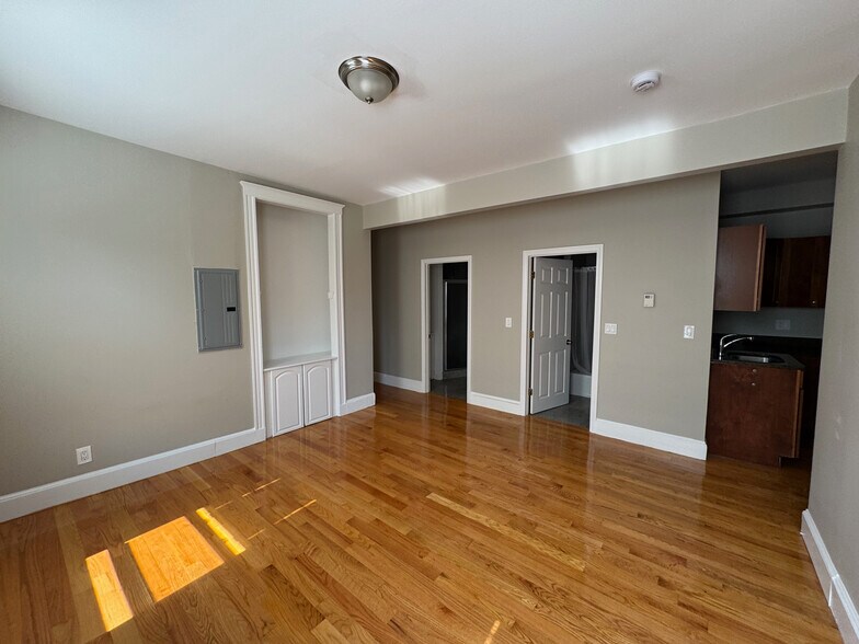 Building Photo - 62 Fayston St