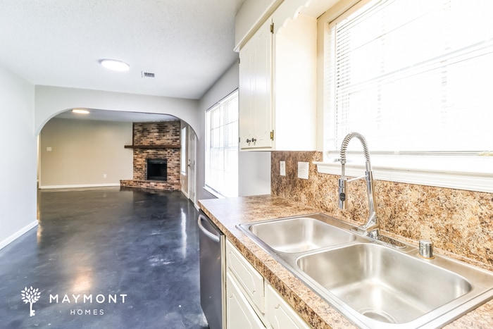Building Photo - 204 Corkwood Dr