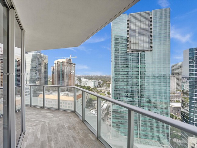 Building Photo - 1300 Brickell Bay Dr