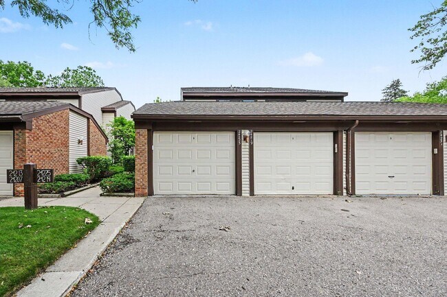 Building Photo - 24225 Evergreen Rd