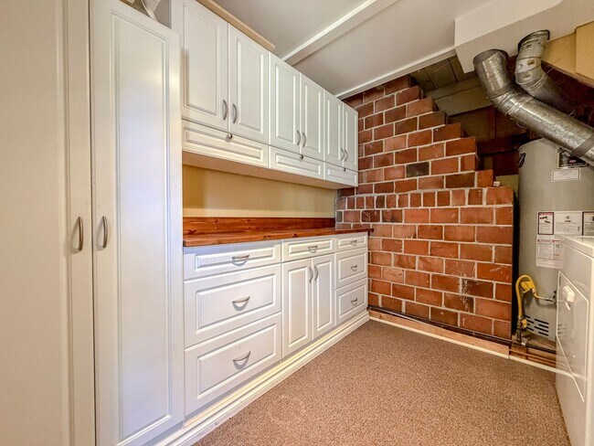 Building Photo - Lovely 4bd/2bth Haller Lake Home in North Seattle, $3,995/mo.