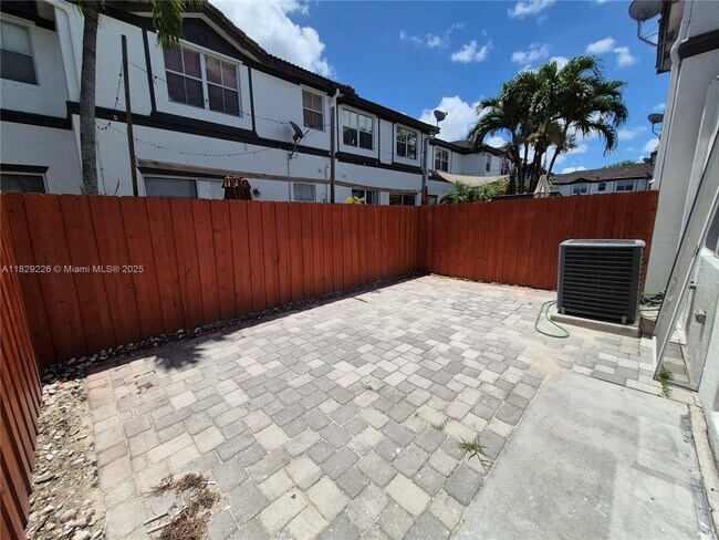Building Photo - 7673 NW 116th Ave