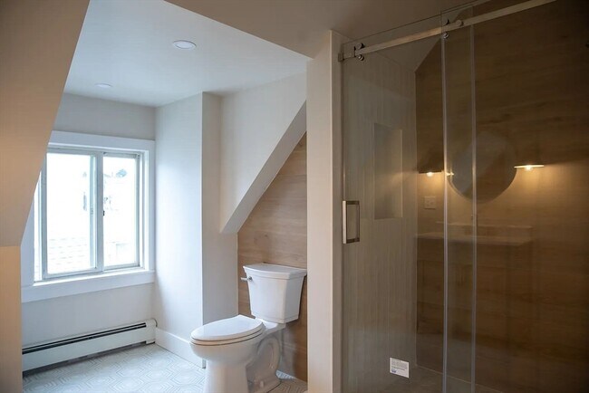 Building Photo - 41 Fernwood Ave