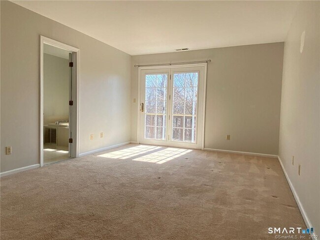 Building Photo - 560 Silver Sands Rd