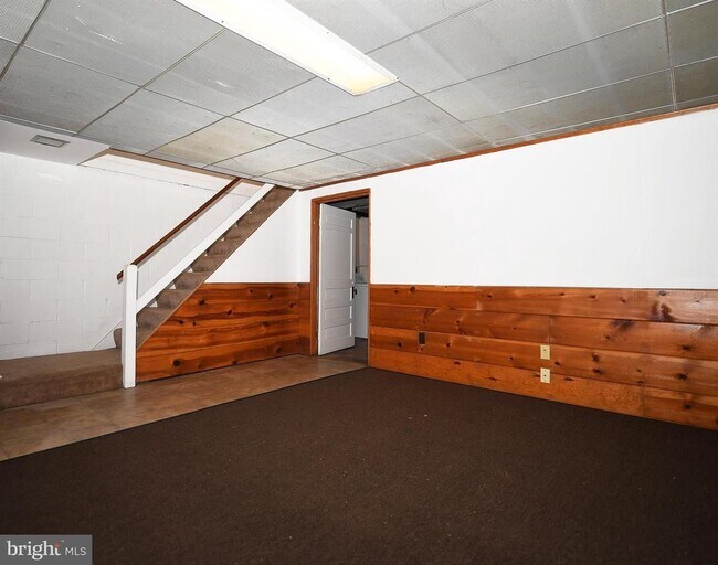 Building Photo - 3-bedroom, 1 and half bathroom end-of-group townhome in the quiet Stoneridge neighborhood in Towson