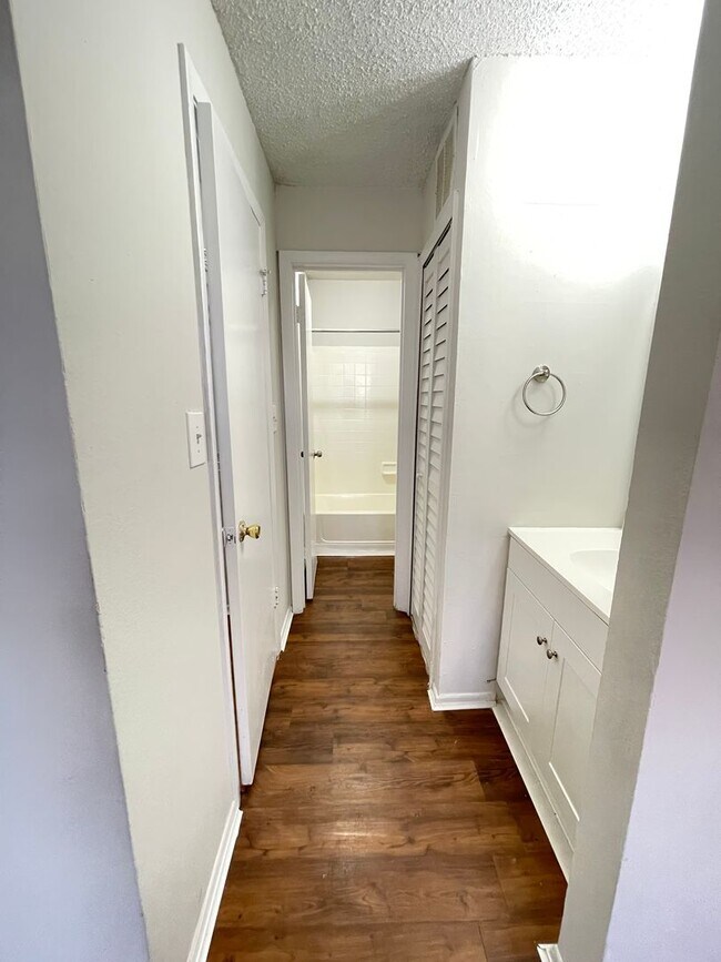 Building Photo - 1 Bed / 1 Bath Condo in Gated Comm. In Altamonte Springs, Available Now!!