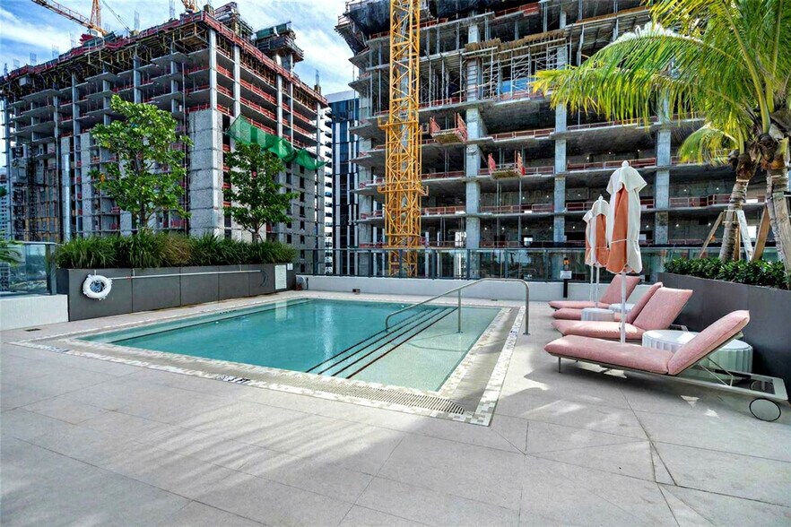 Building Photo - 11 NE 6th St