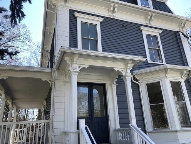 Building Photo - 44 Cushing St