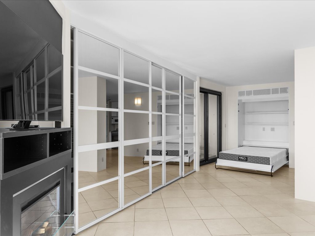 bedroom - 65 E India Row