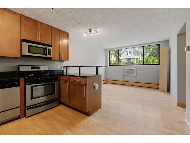Building Photo - 2530 1st Ave S