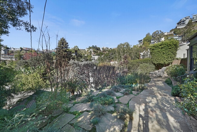 Front Yard - 1522 Forest Knoll Dr