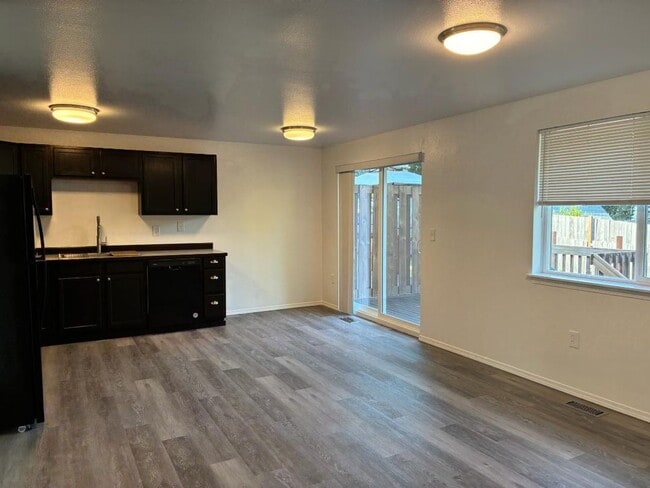 Building Photo - 15810-15810 94th Ave Ct E