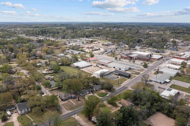 Building Photo - Coming Soon! 3 Bedroom 2 Bath 2 Carport Re...